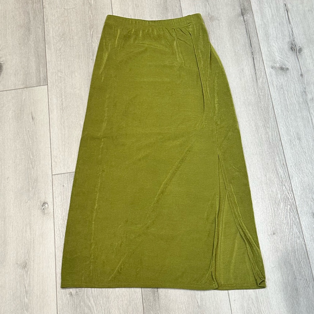 Vintage green skirt with slit